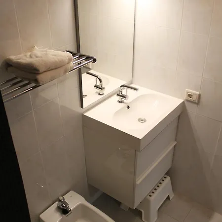 Lejlighed Modern 1 Bed Apartment, Minutes From The