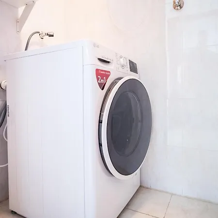 Modern 1 Bed Apartment, Minutes From The * Эль-Медано