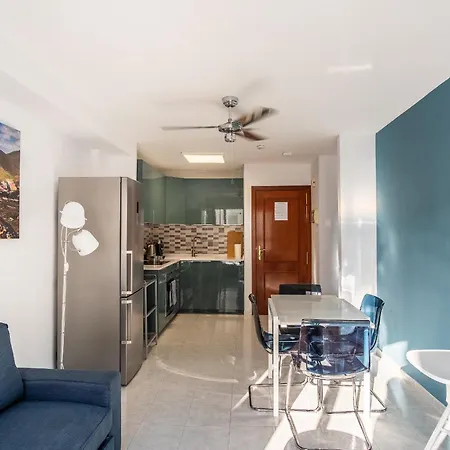 公寓 Modern 1 Bed Apartment, Minutes From The 厄尔梅达诺