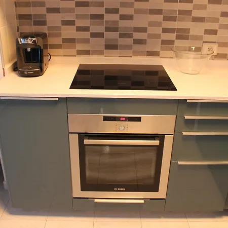 Daire Modern 1 Bed Apartment, Minutes From The *