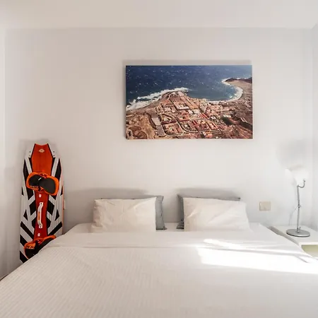 Modern 1 Bed Apartment, Minutes From The *