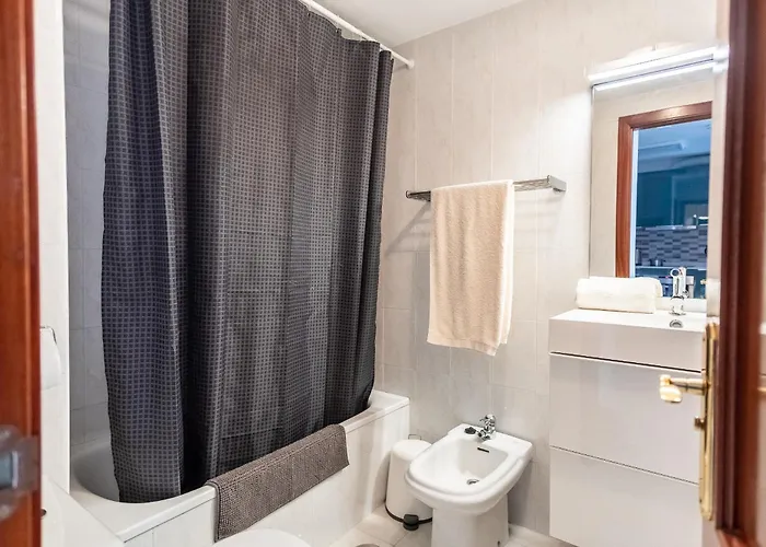 Modern 1 Bed Apartment, Minutes From The